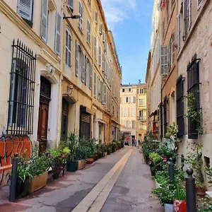 https://hotel-du-centre.fr-provencehotel.com